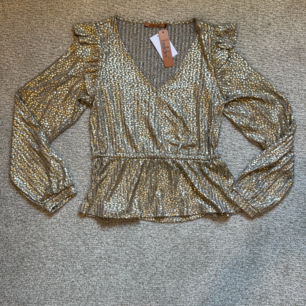 NWOT Belldini Gold dot ruffle sleeve top size S